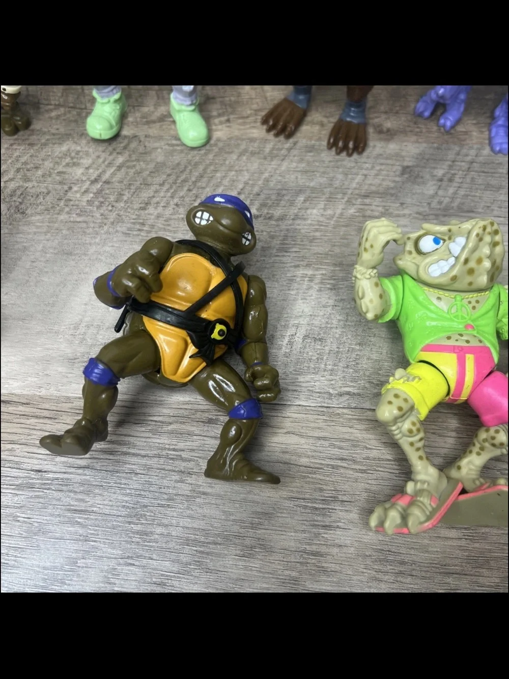 Assorted Teenage Mutant Ninja Turtles & Friends Action Figure Lot - Mixed Colors